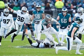 Raiders Eagles Football