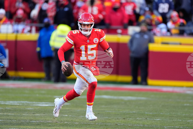 Куотърбекът Патрик Махоумс е със скъсани кръстни връзки