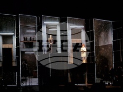 Спектакълът „100 години Георги Парцалев“ в зала 1 на НДК, снимка – Даниел Димитров/ БТА