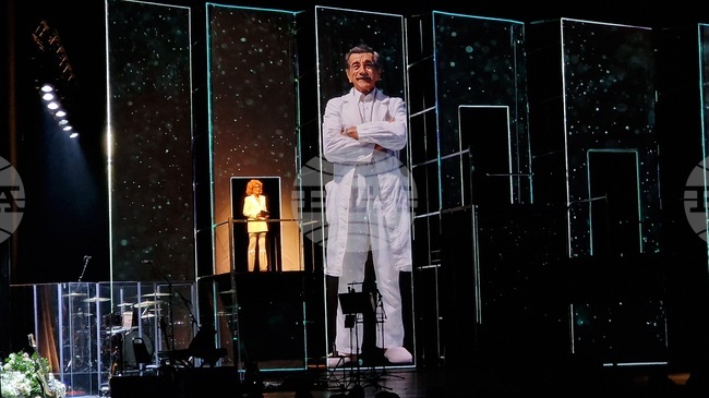 Лили Иванова пя за големия Георги Парцалев