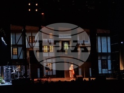 Спектакълът „100 години Георги Парцалев“ в зала 1 на НДК, снимка – Даниел Димитров/ БТА