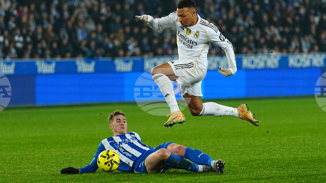 Реал Мадрид победи Алавес с голове на Мбапе и Родриго