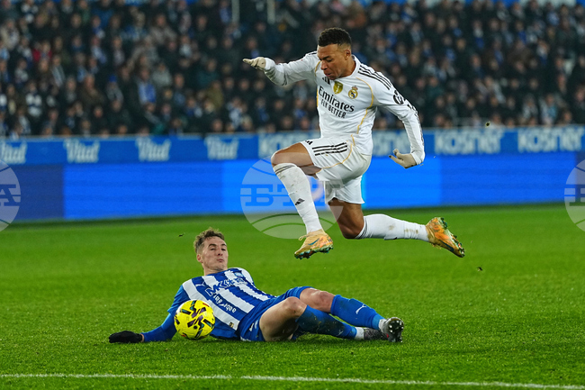 Реал Мадрид победи Алавес с голове на Мбапе и Родриго