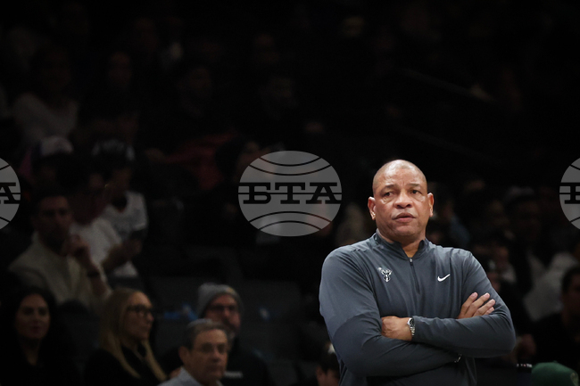 Старши треньорът на Милуоки Бъкс Док Ривърс: „Не може просто да разрушим отбора, защото сме с отрицателен баланс“