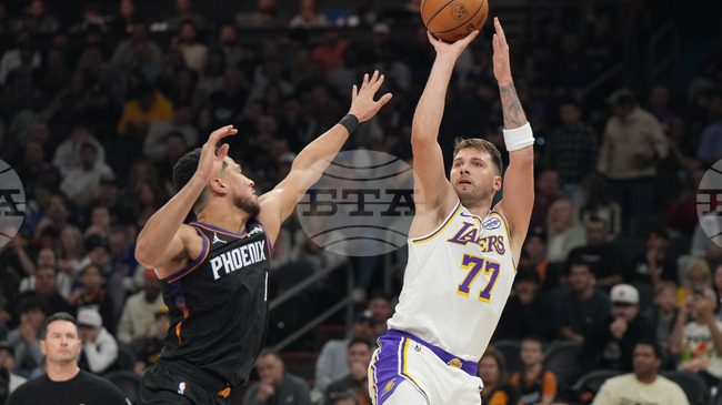 Лос Анджелис Лейкърс се наложи над Финикс в оспорван мач от Националната баскетболна асоциация