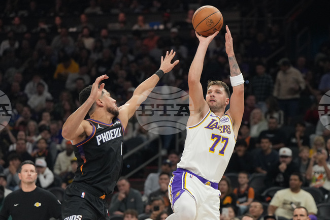 Лос Анджелис Лейкърс се наложи над Финикс в оспорван мач от Националната баскетболна асоциация