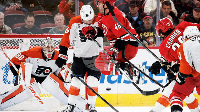 Каролина победи Филаделфия след изпълнение на дузпи в Националната хокейна лига