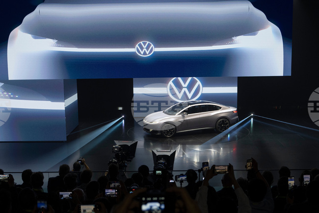 „Фолксваген“ регистрира спад от 4,9 на сто на доставките през четвъртото тримесечие 