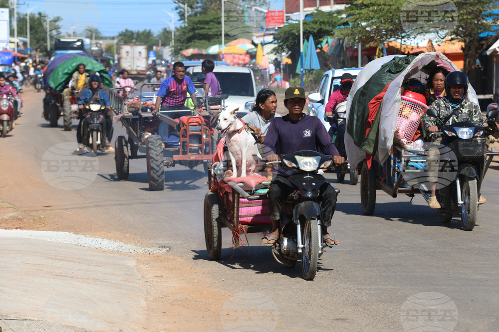 Камбоджа каза, че Тайланд е нанесъл въздушни удари часове след известието за продължаване на преговорите в Малайзия