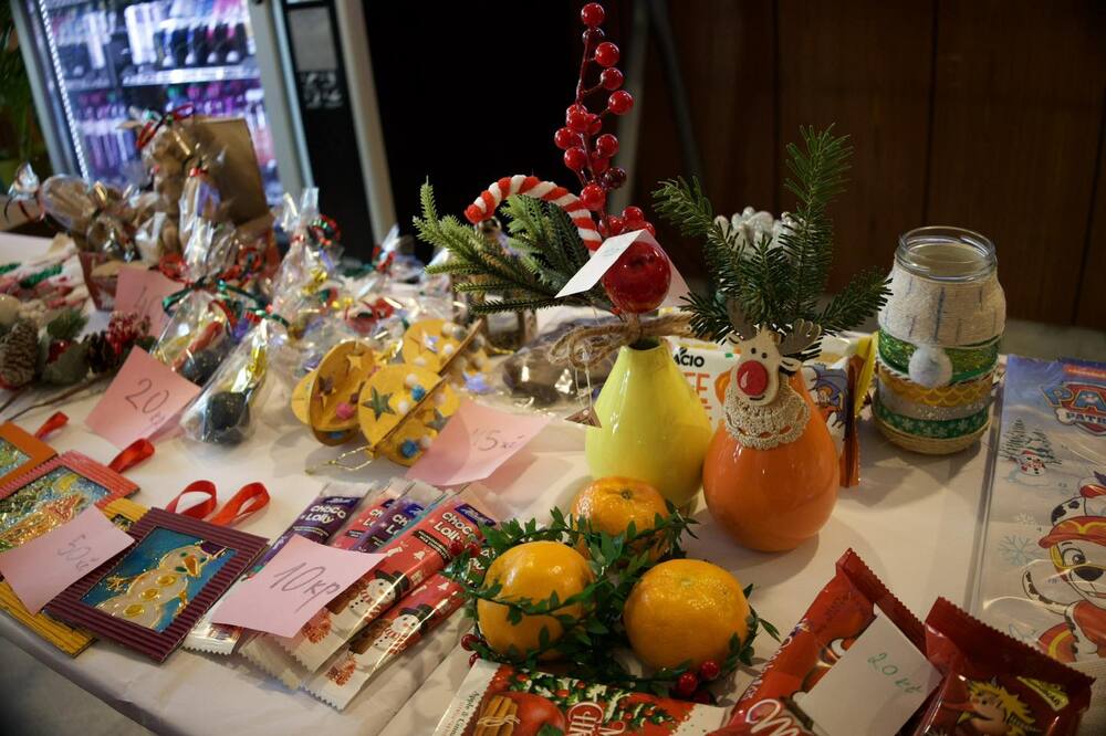 Благотворителен коледен базар беше организиран в Българското средно училище „Д-р Петър Берон“ в Прага