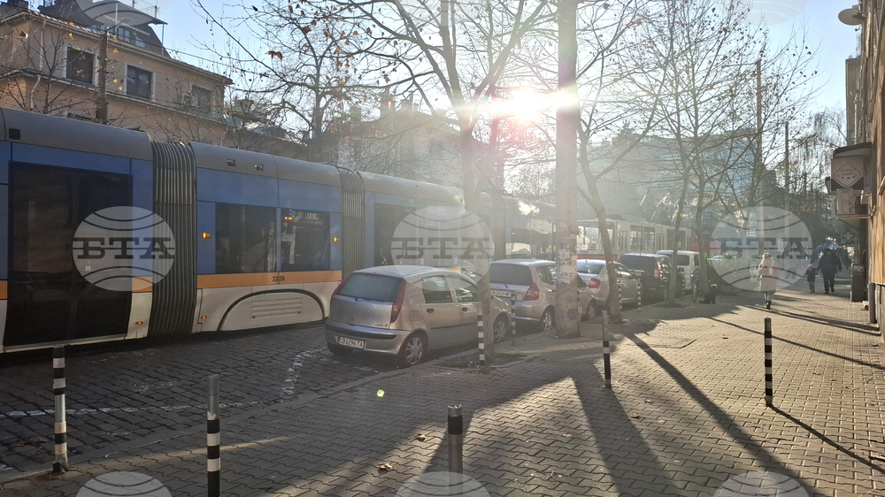 Площад „Журналист“ - аварирал трамвай - спряно движение