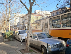 Площад „Журналист“ - аварирал трамвай - спряно движение