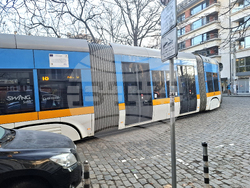 Площад „Журналист“ - аварирал трамвай - спряно движение