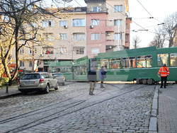 Площад „Журналист“ - аварирал трамвай - спряно движение