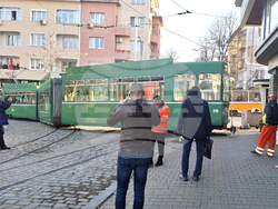 Площад „Журналист“ - аварирал трамвай - спряно движение