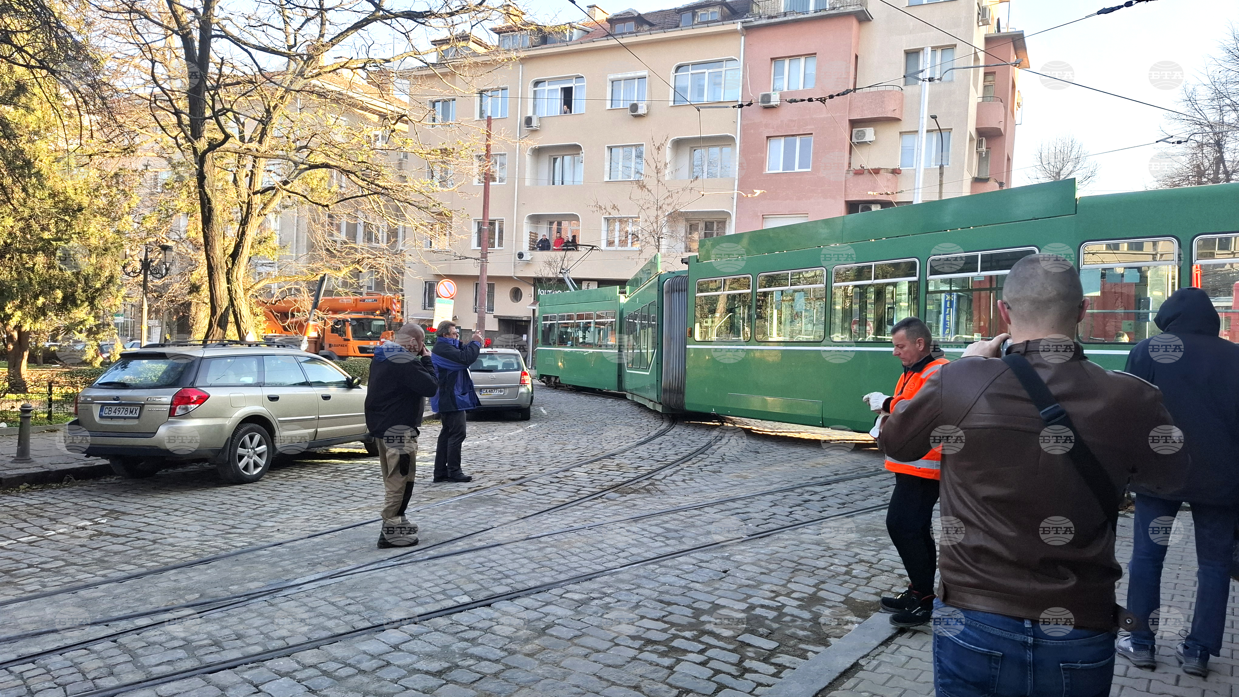 Трамвай аварира на площад „Журналист“ в София