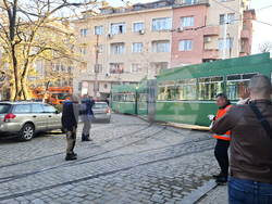 Площад „Журналист“ - аварирал трамвай - спряно движение