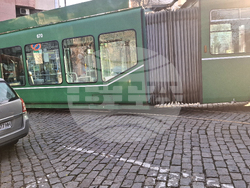 Площад „Журналист“ - аварирал трамвай - спряно движение