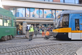 Площад „Журналист“ - аварирал трамвай - спряно движение