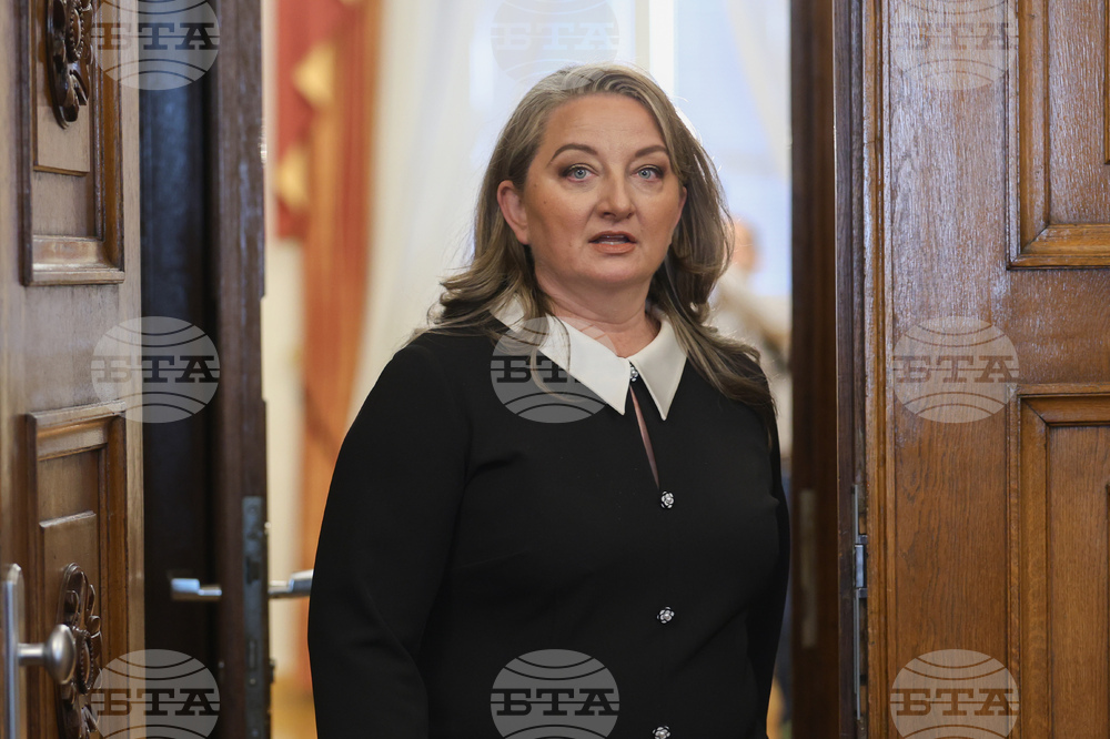 ГЕРБ са твърдо решени да влезем в еврозоната с приет бюджет - удължителен или редовен, заяви Деница Сачева