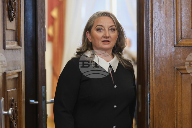 ГЕРБ са твърдо решени да влезем в еврозоната с приет бюджет - удължителен или редовен, заяви Деница Сачева