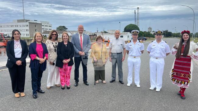 Bulgarian Ambassador to Argentina, Bulgarian Community There Welcome RSV 421 in Mar del Plata