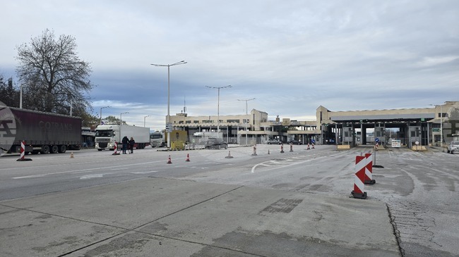 Тежкотоварните автомобили преминават и в двете посоки на граничен преход "Кулата - Промахон"