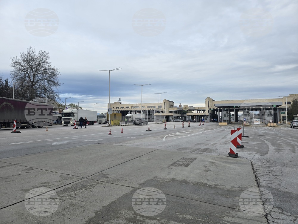 Тежкотоварните автомобили преминават и в двете посоки на граничен преход "Кулата - Промахон"