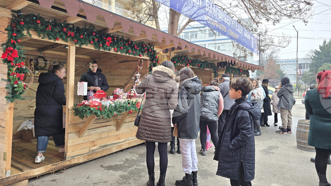 Ротари клуб в Свищов подреди благотворителен базар за събиране на средства в помощ на деца от общината