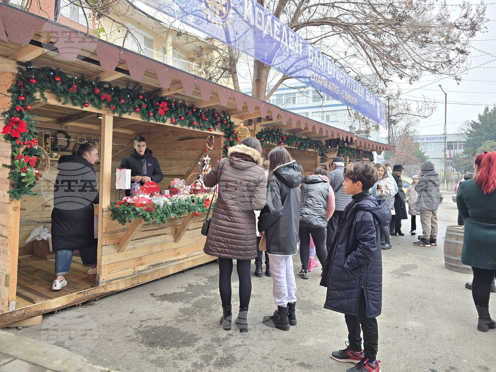 Ротари клуб в Свищов подреди благотворителен базар за събиране на средства в помощ на деца от общината