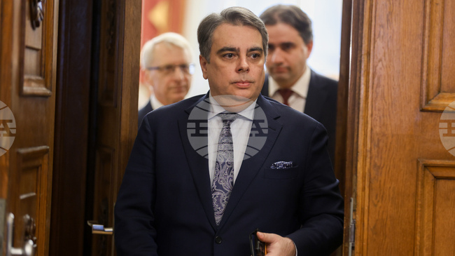 Ново управление в това Народно събрание е невъзможно и силно нежелателно, заяви Асен Василев 