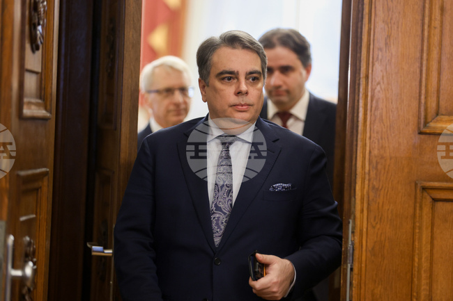 Ново управление в това Народно събрание е невъзможно и силно нежелателно, заяви Асен Василев 