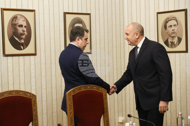 Президент - „Продължаваме промяната  - Демократична България " - консултации