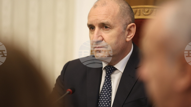 Президентът продължава консултациите, утре ще се срещне с "Възраждане" и "ДПС - Ново начало"