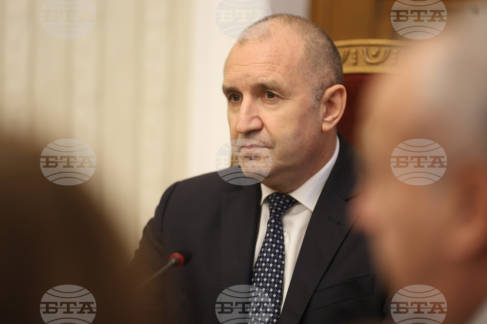 Президентът продължава консултациите, утре ще се срещне с "Възраждане" и "ДПС - Ново начало"