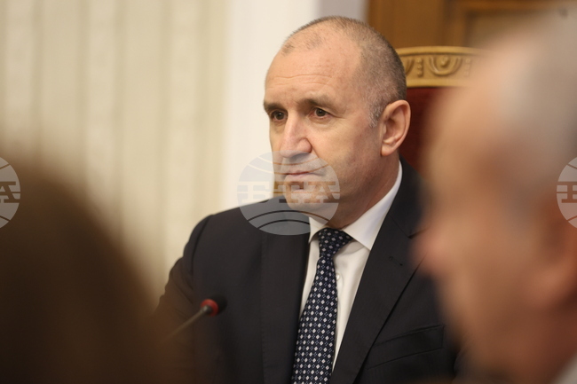 Президентът продължава консултациите, утре ще се срещне с "Възраждане" и "ДПС - Ново начало"