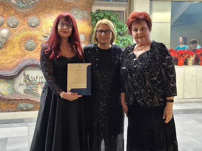 Областният управител на Пловдив отличи дамски хор „Тримонциум“ за принос в популяризирането на българското певческо изкуство