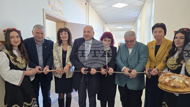 СТЕМ център и нова спортна площадка бяха открити в Профилираната езикова гимназия „Екзарх Йосиф I“ в Ловеч