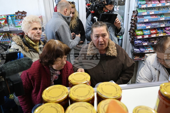 Съветът на директорите на „Магазин за хората“ подаде заявления за напускане