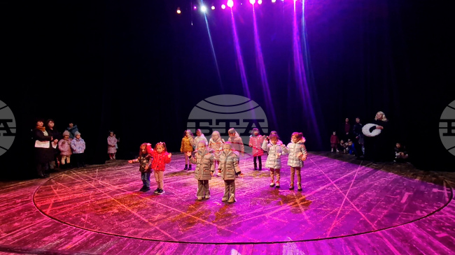 Над 150 деца от Смолян се включват в коледен благотворителен концерт в подкрепа на фондация "Искам бебе"