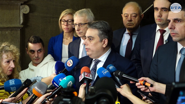 Датата за извънредни избори ще бъде определена от президента, заяви председателят на ПП Асен Василев след консултациите при Румен Радев