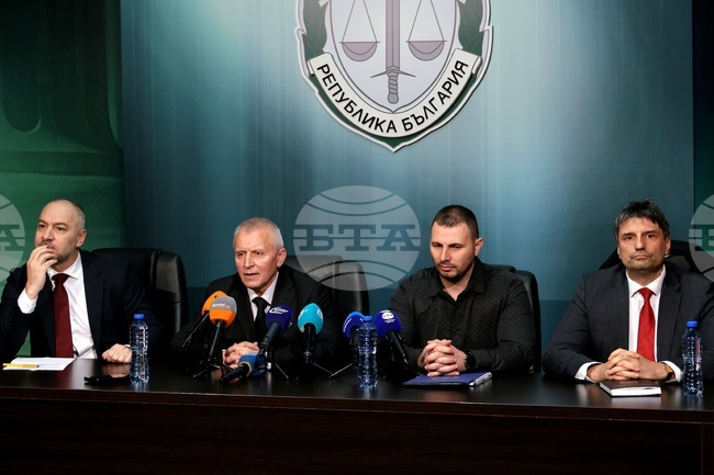 Seven, Including Police Officers, Charged over Organized Crime Group