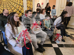 Ловеч - деца от резидентни услуги - коледни подаръци