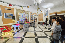 Ловеч - деца от резидентни услуги - коледни подаръци