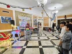 Ловеч - деца от резидентни услуги - коледни подаръци