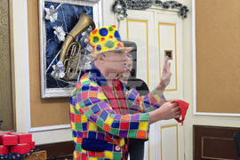 Ловеч - деца от резидентни услуги - коледни подаръци