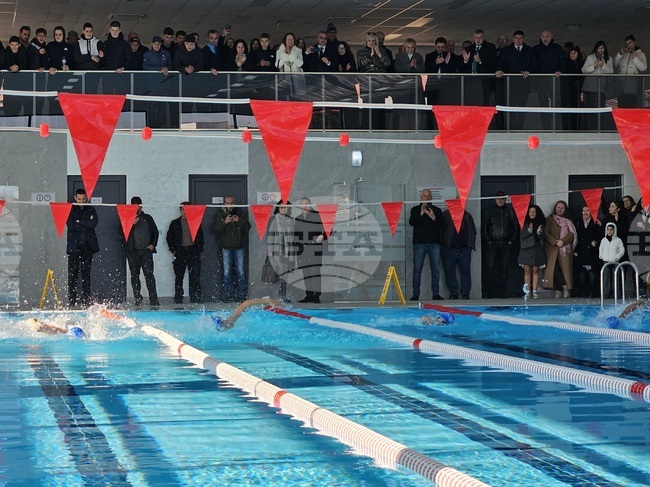 Новоизграденият закрит плувен басейн в Джебел официално бе отворен за посетители