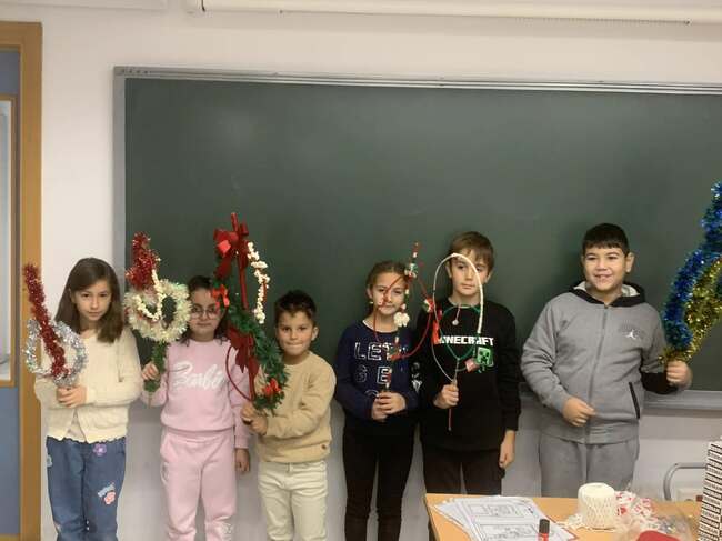 Занимания на тема „Коледа е вълшебство“ бяха организирани в Българското неделно училище „Св. Иван Рилски“ в Хатива, Испания