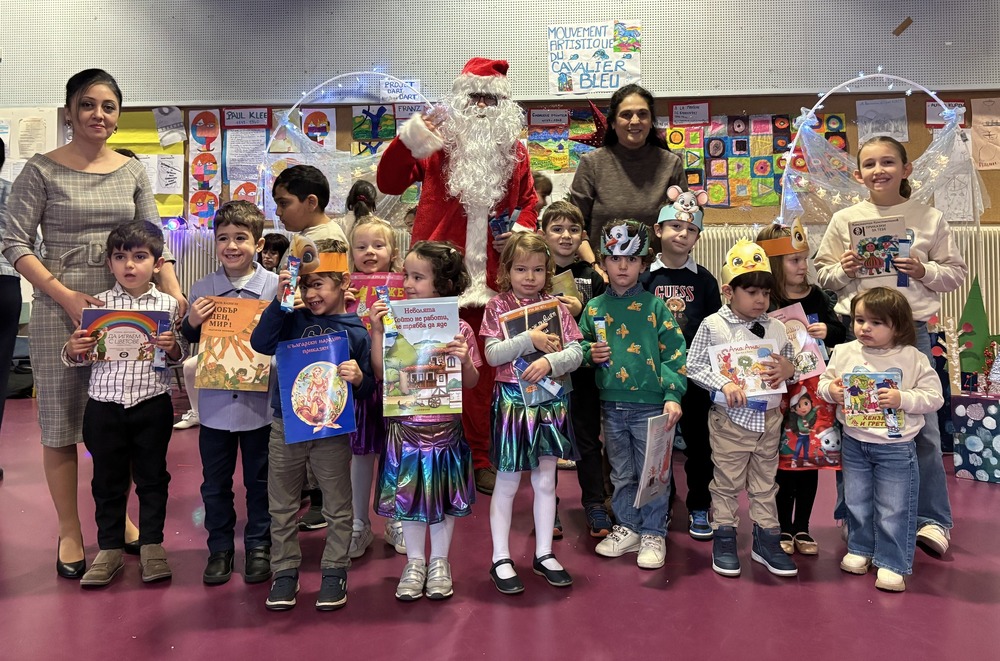 Ученици от Българското неделно училище „Иван Вазов“ в Париж представиха на сцена коледния си спектакъл „Тайните на заледената гора“