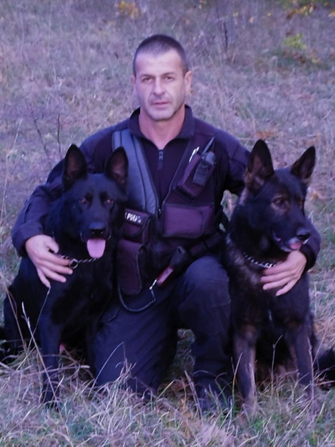 Старши полицай Красимир Кирилов от ГПУ-Брегово и Дирекция „Противодействие на незаконната миграция“ от ГДГП са отличените в церемонията „Полицай на годината 2025“